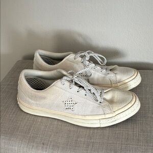 White Converse Star Sneakers—-Size: 8 Women’s and Men size: 6